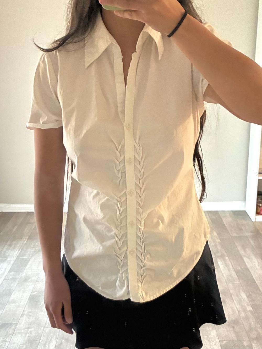 White fitted collared low neck Button Up short sleeve blouse top Size: Small